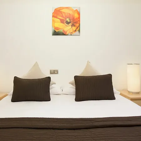 Rent Ramblas Apartment Barcelona